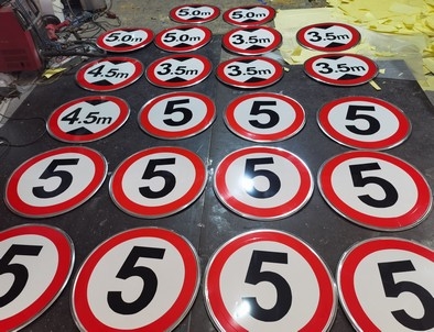 安顺安顺限速交通标牌厂家